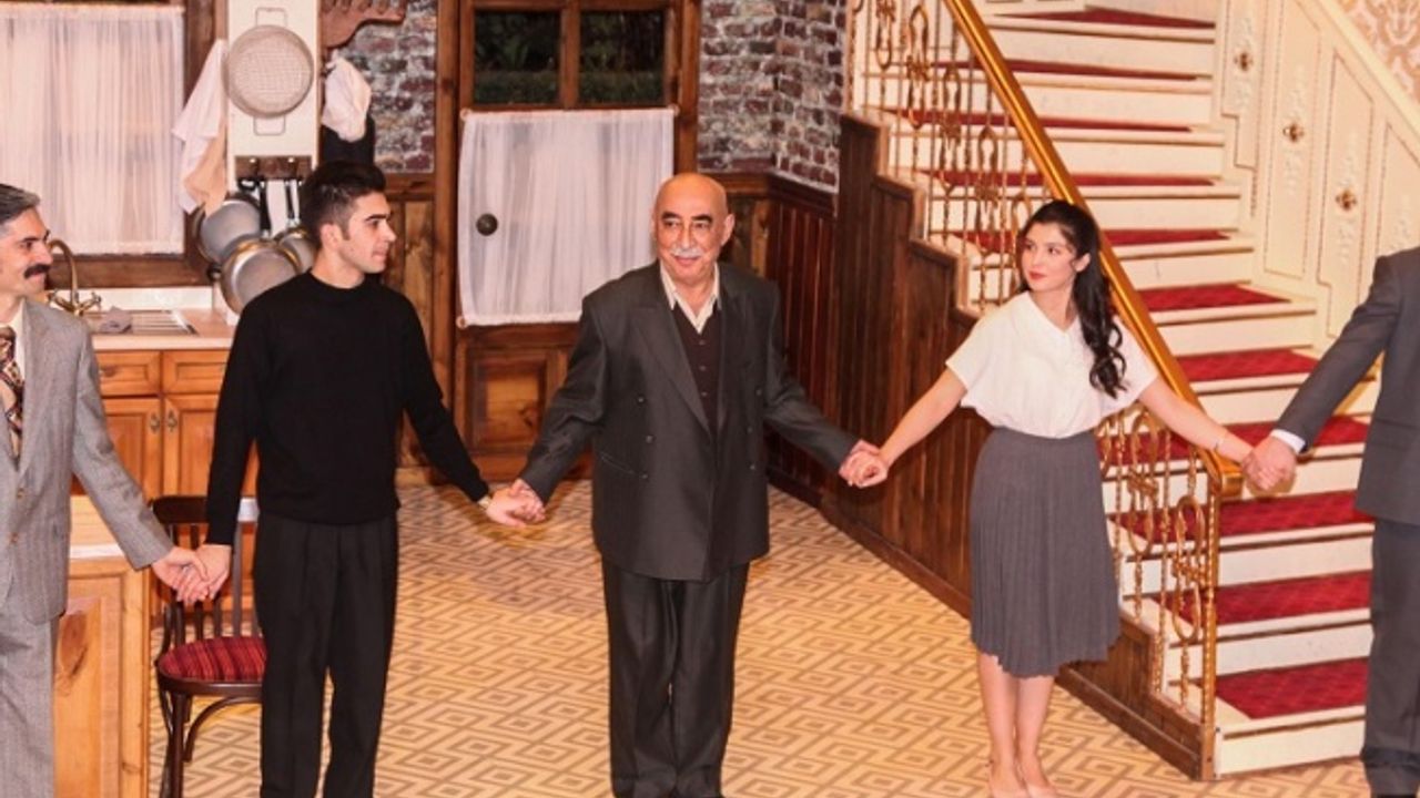 Şener Şen 40 yıl aradan sonra 'Zengin Mutfağı' ile tiyatro sahnesine geri döndü