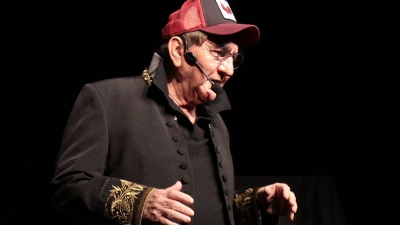Ali Poyrazoğlu’ndan yeni oyun: ‘Hayatım Roman’