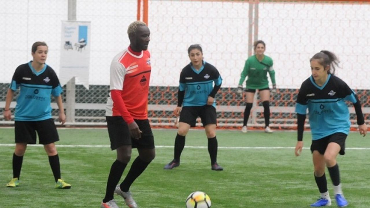 Şöhretler Sahada... “Kadına Şiddet” ve “Engelsiz Yaşam” için sahaya çıktılar...