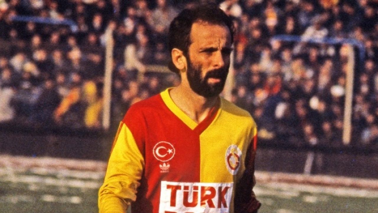 Galatasaray ve Milli Takım'ın efsane futbolcusu Erhan Önal hayatını kaybetti