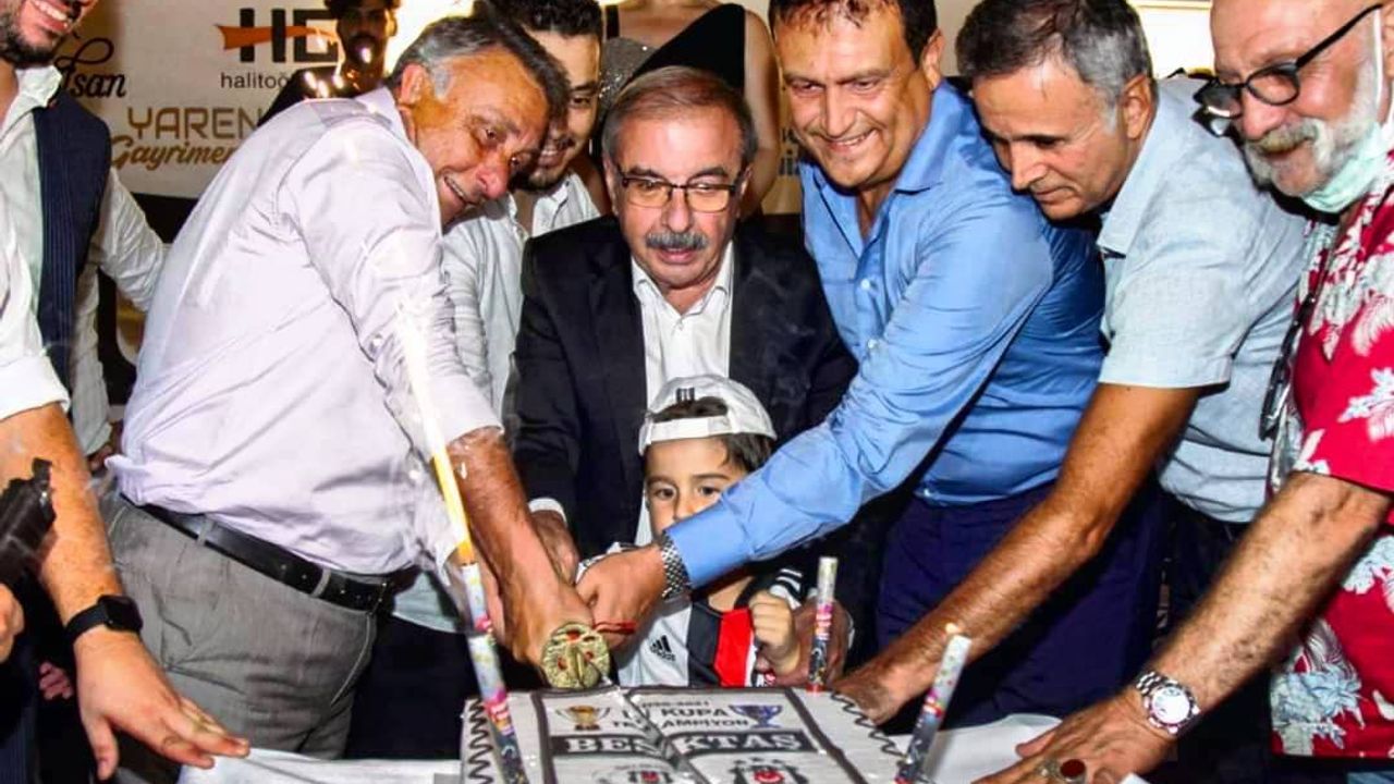 Hazal, Gelibolu Beşiktaşlılar Derneği'nin Şampiyonluk Gecesinde Sahne Aldı