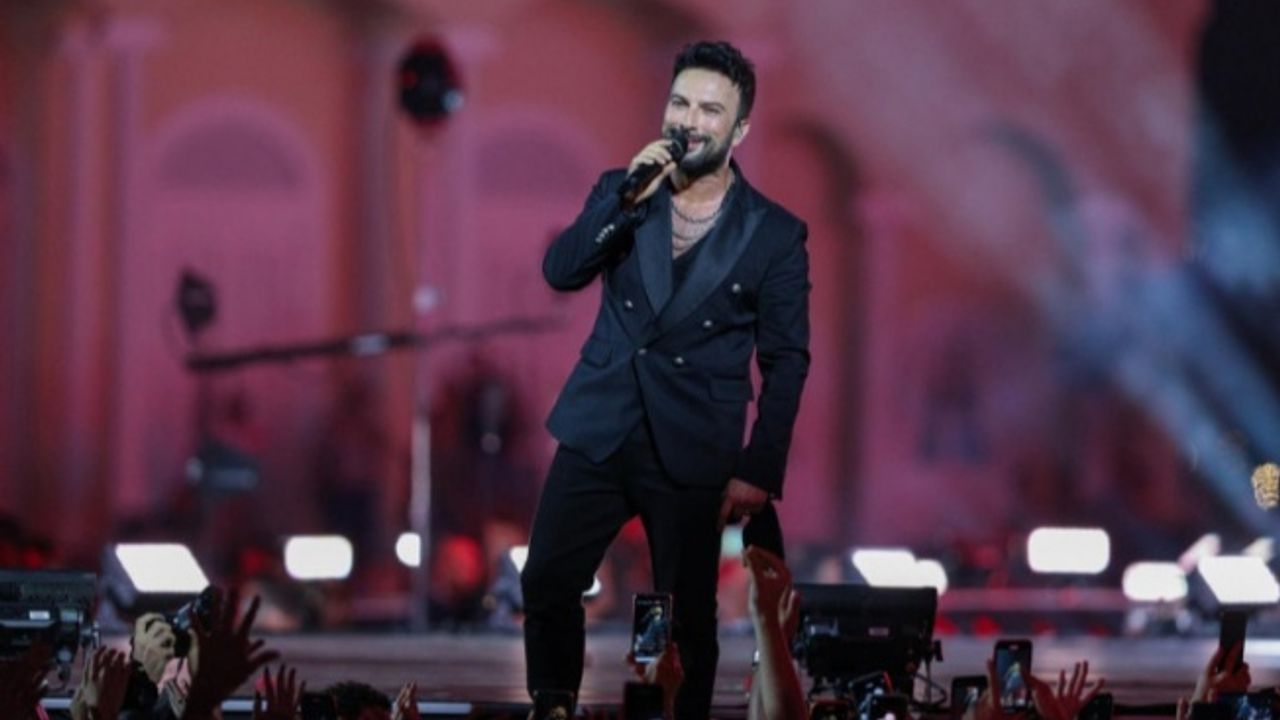 Tarkan İzmir konserinin gelirini üç kuruma bağışladı: TOG, Mor Çatı, Darüşşafaka
