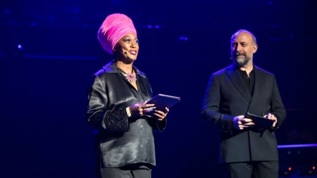 HALİT ERGENÇ, OLIVIA COLMAN, JUMOKE FASHOLA İLE AYNI SAHNEDE!