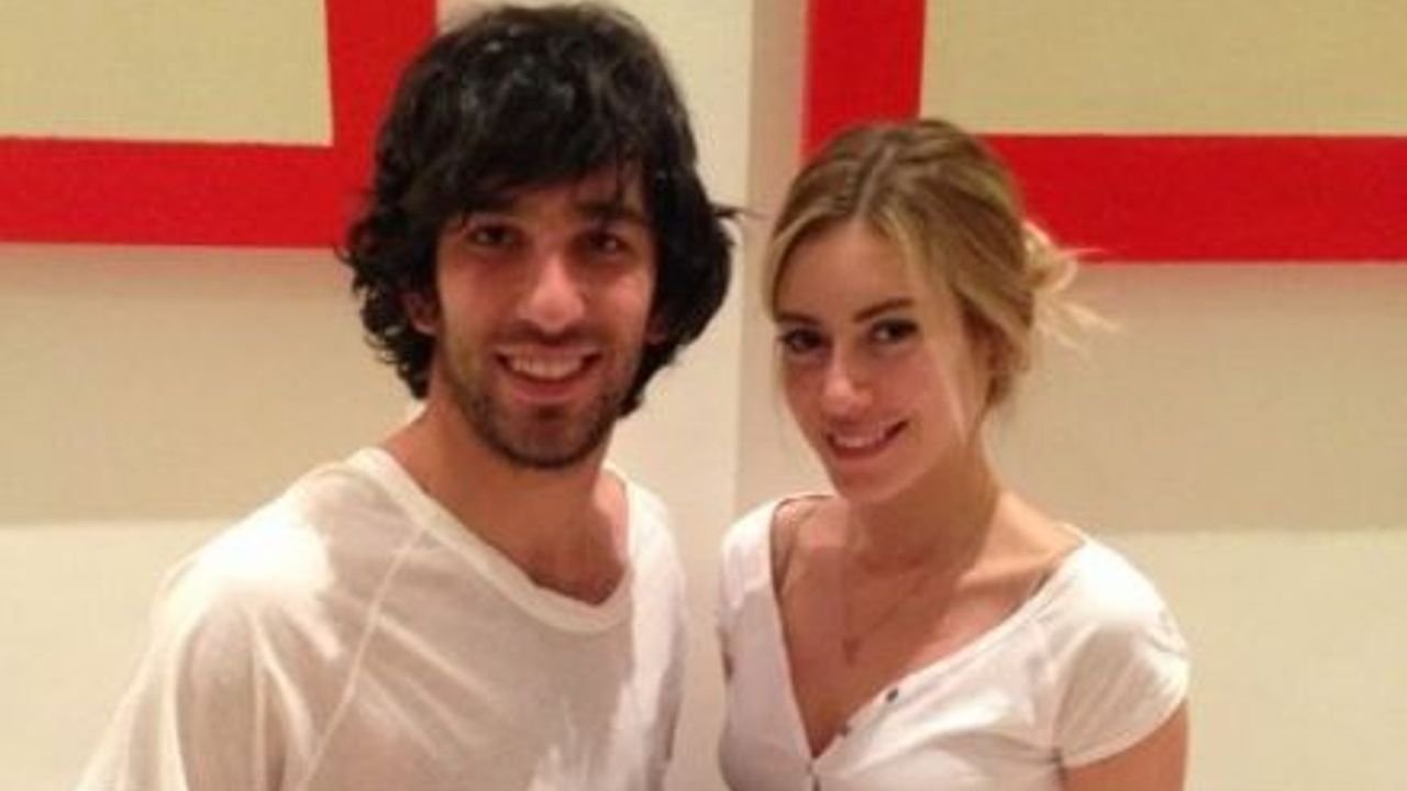Arda Turan ve Sinem Kobal'dan 'İsimsiz'e destek!