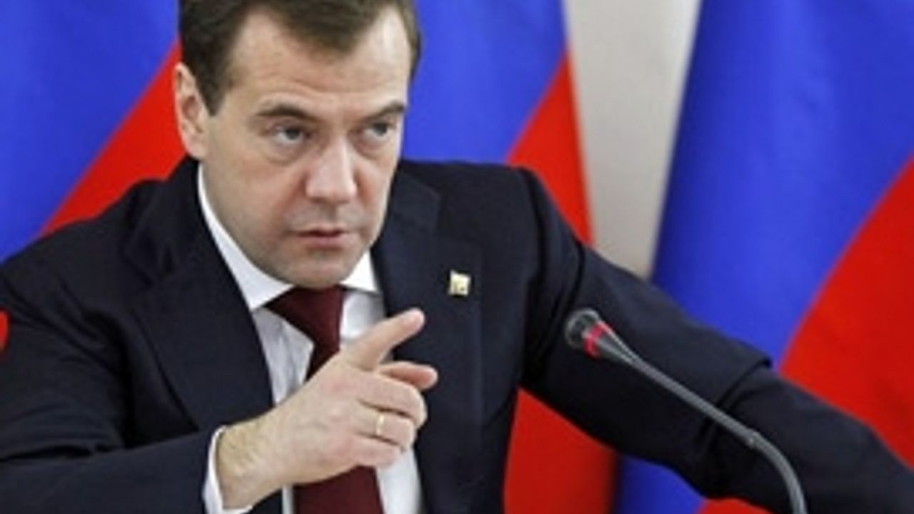 Medvedev ilk kez Esad'ı hedefe aldı