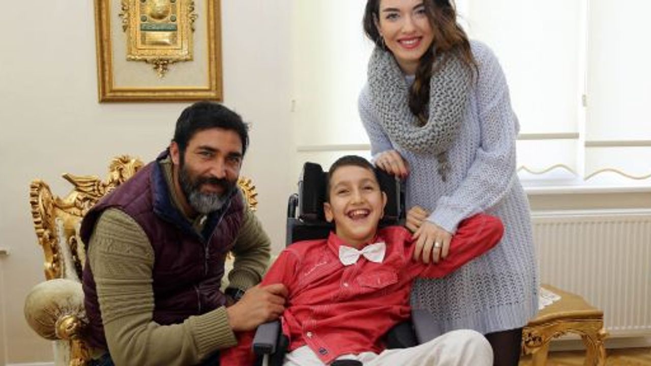 Mert Kılıç engelli hayranını ziyaret etti.