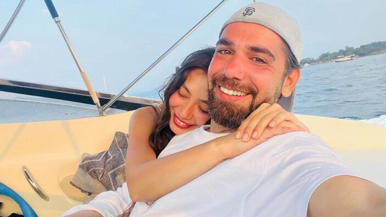 Neslihan Atagül ve Kadir Doğulu ilk çocuğunu kucağına aldı
