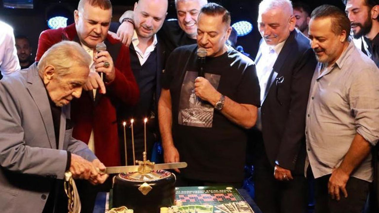 Şafak Sezer'e Kolpaçino 4 ekibinden sürpriz doğum günü!