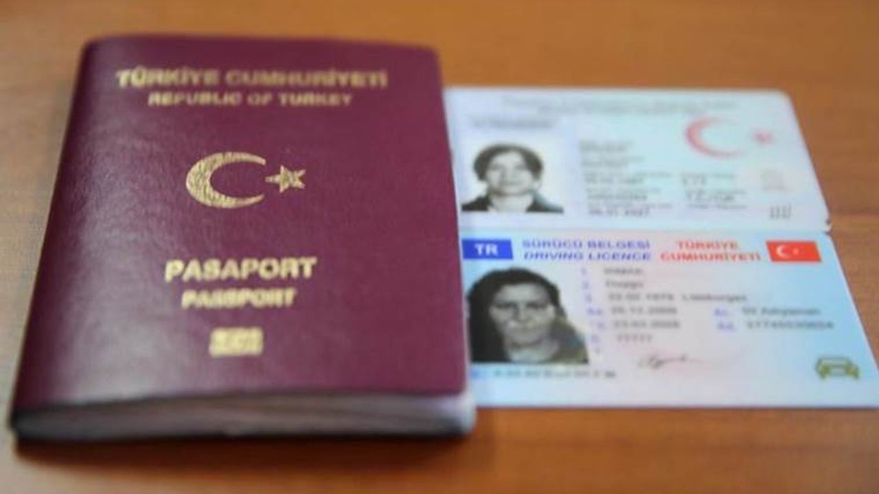 Zam geldi! Resmi Gazete'de yayımlandı: Yeni kimlik, pasaport, ehliyet fiyatları belli oldu