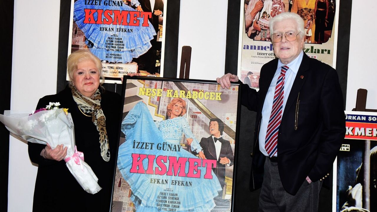 İzzet Günay Sergisi ve Neşe Karaböcek Sürprizi