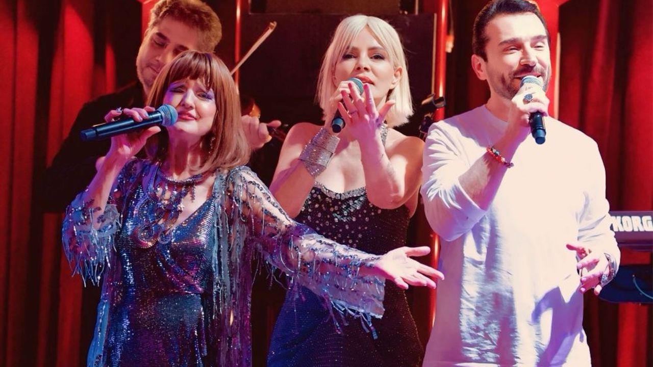 Gülden Karaböcek ve Ömür Gedik Bursa'da sahne aldı