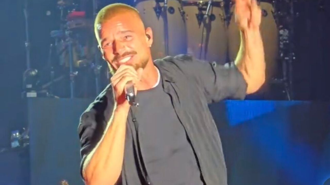 RİCKY MARTİN İSTANBUL'DA LATİN RÜZGÂRLARI ESTİRDİ
