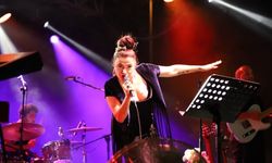 Kartal’da Zafer Haftası konserinde Ceylan Ertem rüzgarı esti