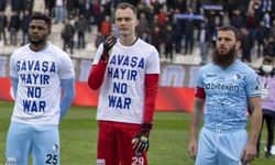 Ezrurumsporlu futbolcu Aykut Demir 'Savaşa hayır' tişörtü giymeyi reddetti