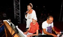 Ajda Pekkan İlham Gencer'in 100. doğum gününü sahnede kutladı