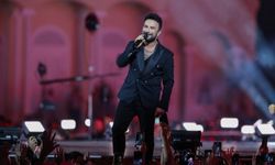 Tarkan İzmir konserinin gelirini üç kuruma bağışladı: TOG, Mor Çatı, Darüşşafaka