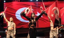Hande Yener Cumhuriyet Bayramı'nda Çerkezköy’de sahne aldı