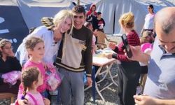 Aleyna Tilki Hatay da depremzede çocukları ziyaret etti