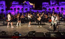 Dolu Kadehi Ters Tut, Efes Antik Tiyatro'da konser verdi