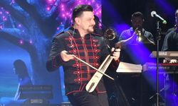Ekin Uzunlar Harbiye'de ki ilk konserinde Volkan Konak'ı andı