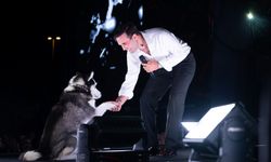 MERT DEMİR'DEN, KÜÇÜKÇİFTLİK'TA 'YALAN DOLAN' KONSERİ