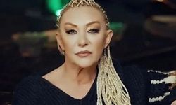 Güllü (51), evinin balkonundan düşerek hayatını kaybetti.