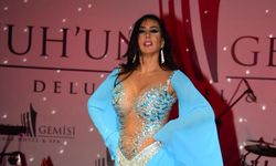 Asena 8 yıl aradan sonra sahnelere geri döndü