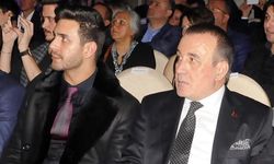 Öncü Sönmez, 10.000 aileye erzak dağıttı.