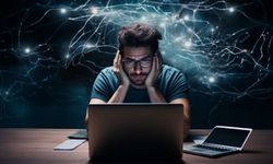 Sosyal medya yalnızlığı tetikliyor! Her 6 Kişiden 1'i Yalnız!