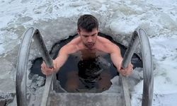 Caner Topçu Norveç'te -20 derecede buzlu suya girdi