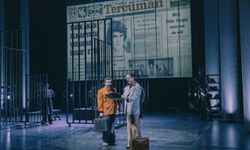 Tarık Akan'ın 12 Eylül'de yaşadıkları tiyatro sahnesinde!