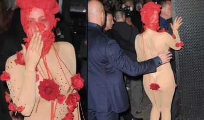 Lady Gaga poposuna gül taktı!