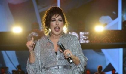 Nükhet Duru "Arkamdan konuşulanları dinlerken ben"