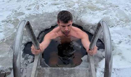 Caner Topçu Norveç'te -20 derecede buzlu suya girdi