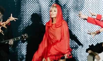 AJDA PEKKAN ÜLKER ARENA'YI SALLADI