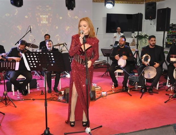 Pınar Eliçe Kafkas Dansı Yaptı