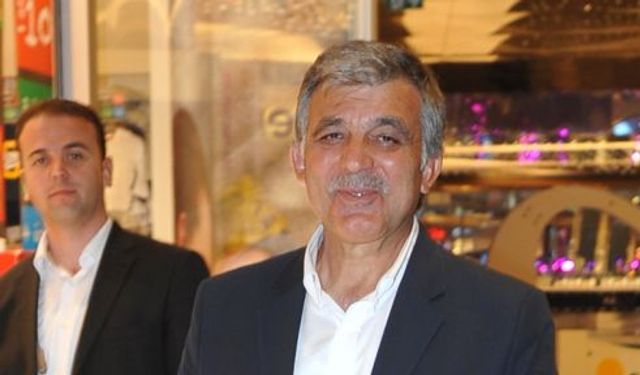 11.Cumhurbaşkanı Abdullah Gül, önceki gün Zorlu Alışveriş Merkezi'nde görüntülendi. 