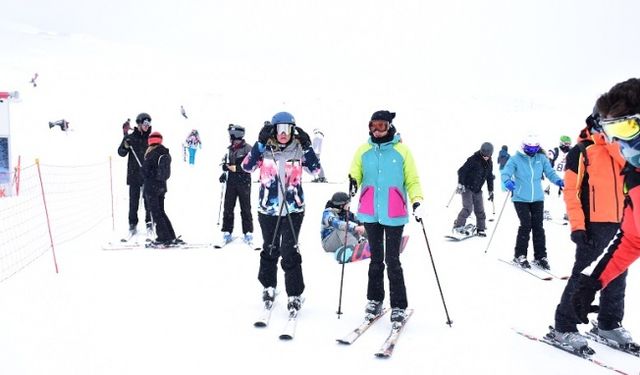 Sosyete Erciyes'te dağ havası aldı