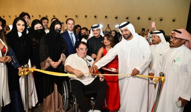 Dubai kraliyet ailesi üyeleri Türk modacı Pınar Bent’in gelinlik defilesini izledi