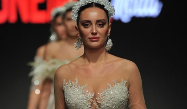 İzmir Fashion Week'te Ebru Öztürk fırtınası