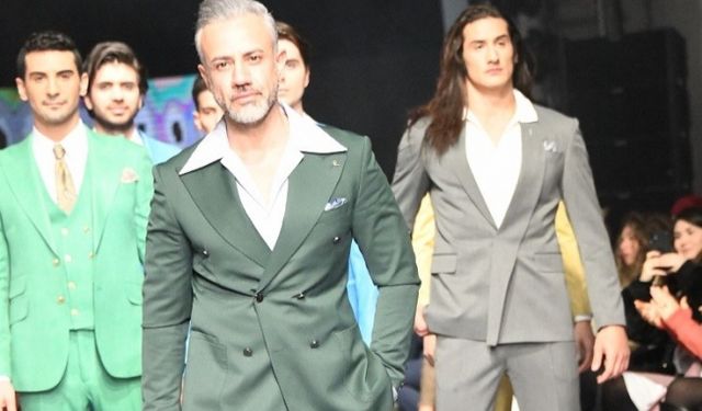 Kendi defilesinde modellik yaptı