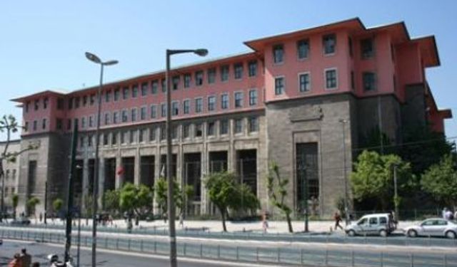 Fen edebiyat fakültesi öğrencilerine öğretmenlik yolu kapandı..