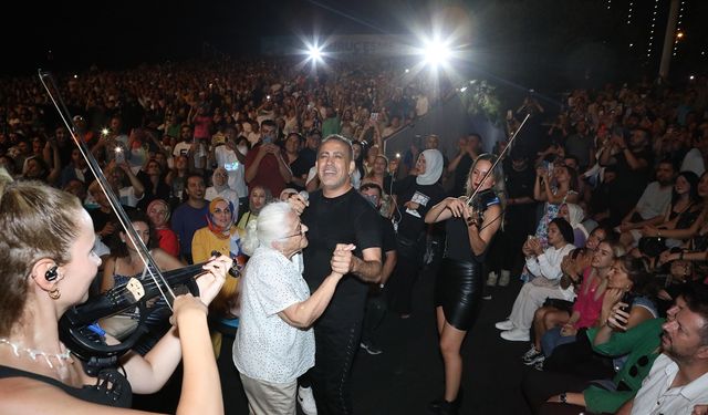 Haluk Levent'in Kuruçeşme de hayranını dansa kaldırdı