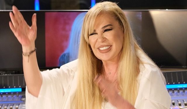 Zerrin Özer 'Basit Numaralar' ile müziğe geri döndü