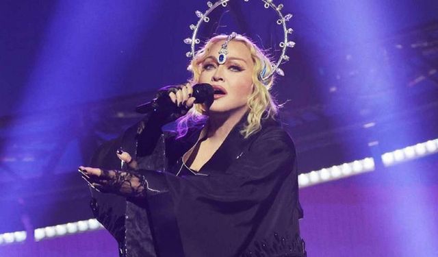 Madonna'yı iki hayranı sahneye geç çıktığı için dava etti
