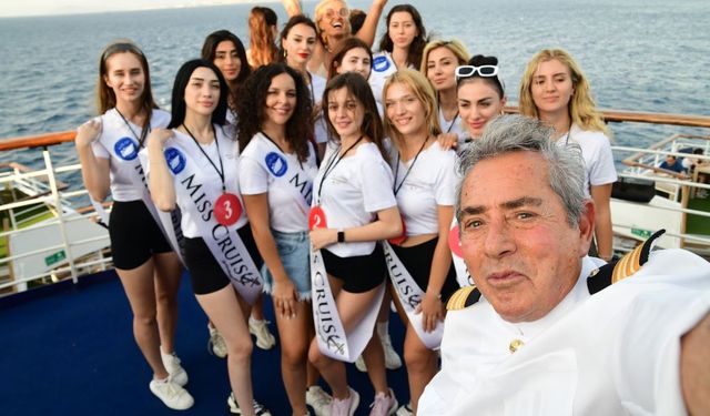 Salih Güney, Miss Cruises Güzelleriyle Selfie Çektirdi