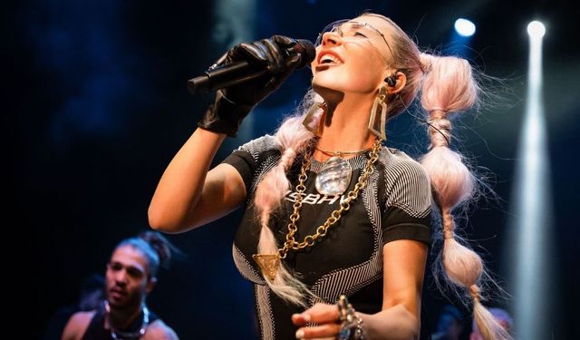 Pop müziğin kraliçesi Hande Yener Ankara'yı büyüledi