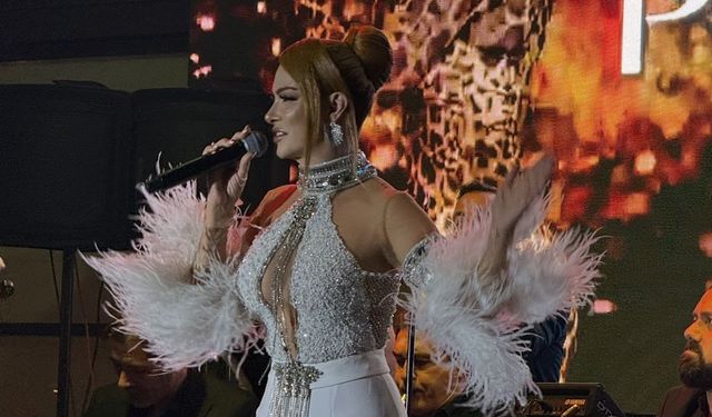 Zeki Müren'i örnek alan Pınar Eliçe Kuğu Gibi...
