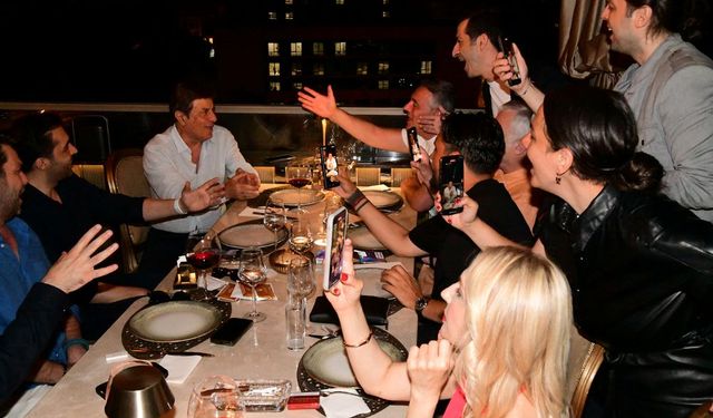 Coşkun Sabah, Beyoğlu'nda partide coşturdu