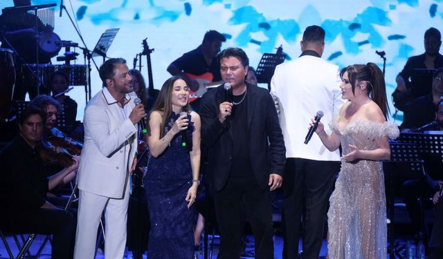 Kayahan Şarkıları İzmir'de yankılandı